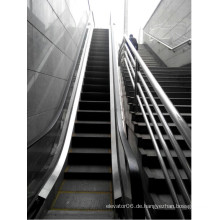 Rolltreppe im Freien mit Handlauf aus Edelstahl